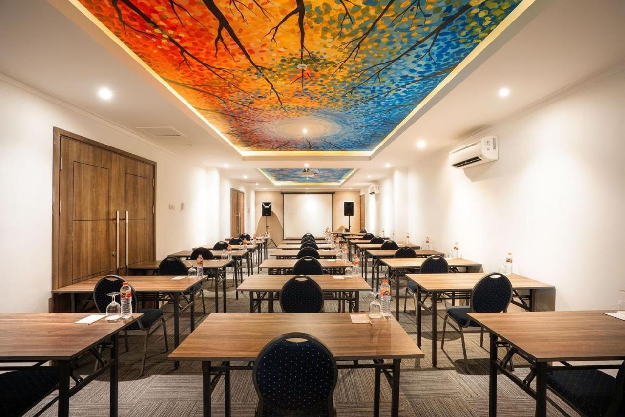 Kaloka Airport Hotel Sumbawa Besar Ngoại thất bức ảnh