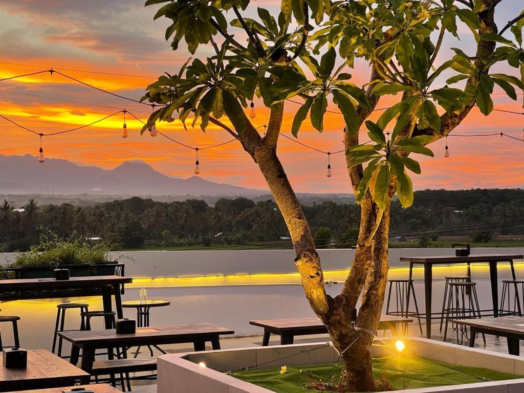 Kaloka Airport Hotel Sumbawa Besar Ngoại thất bức ảnh