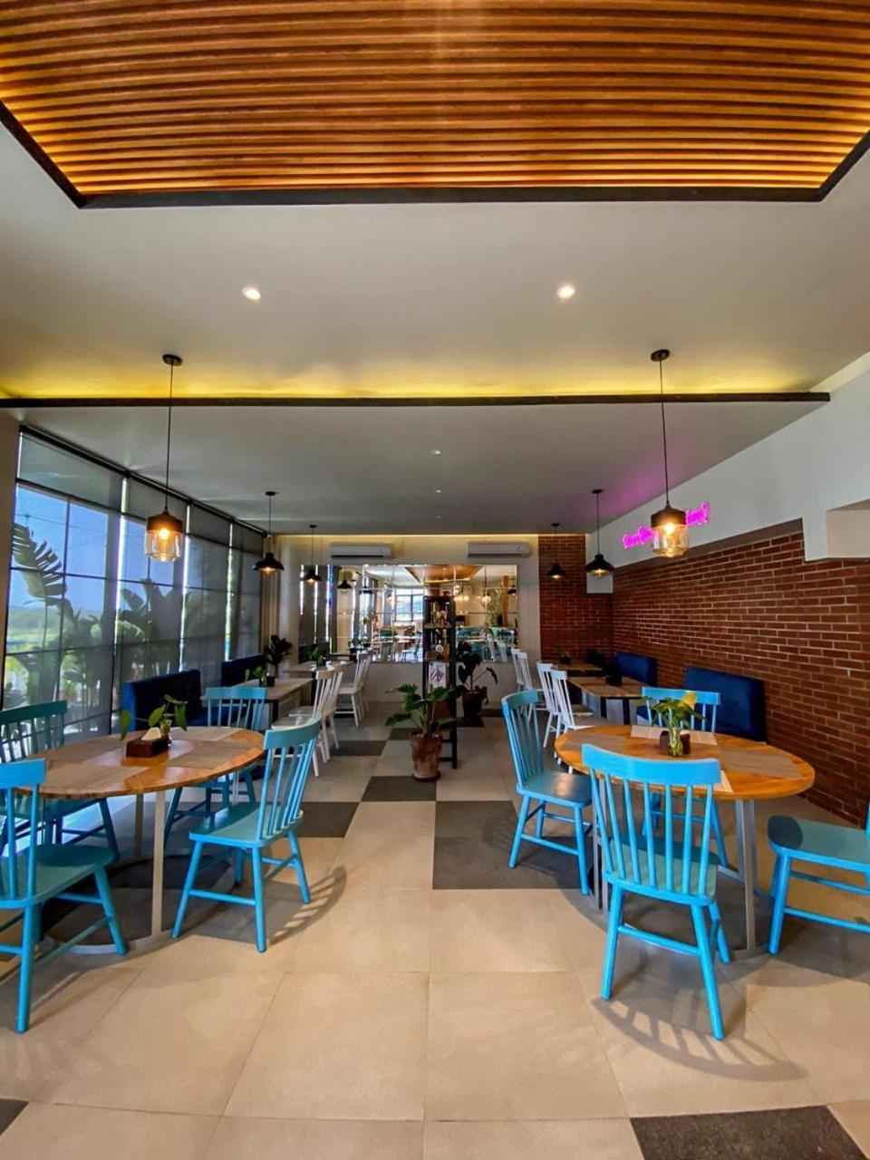 Kaloka Airport Hotel Sumbawa Besar Ngoại thất bức ảnh